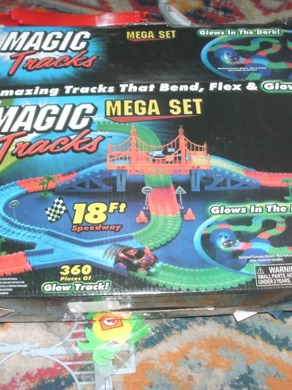 Magic Tracks 2016 Race Track & 2 Cars Mega Set Glow in the Dark 18ft Complete